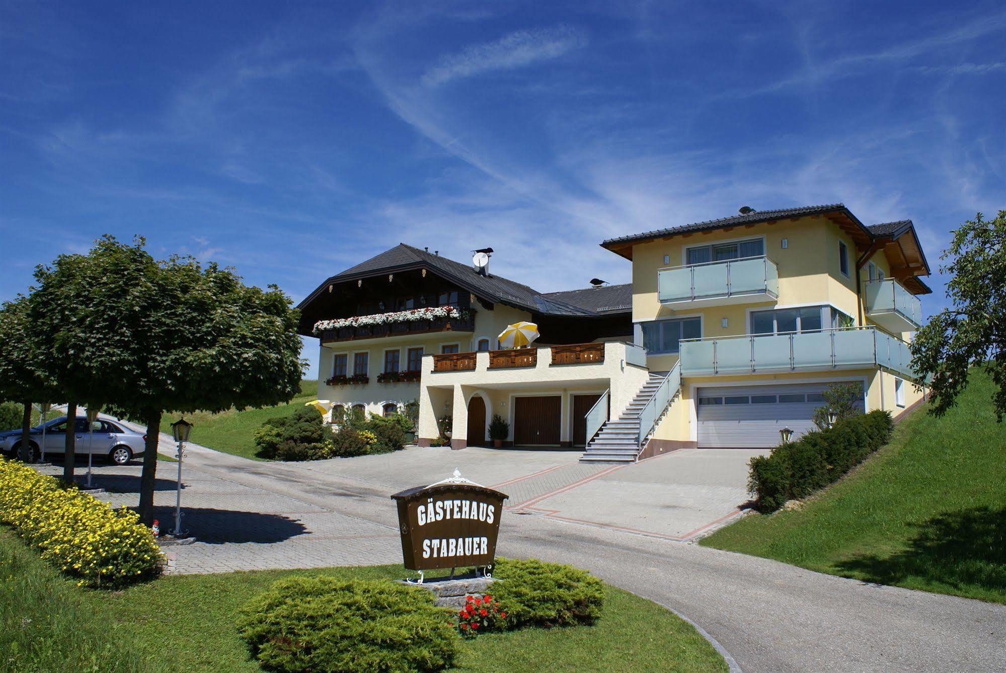 Gaestehaus Stabauer モントゼー エクステリア 写真
