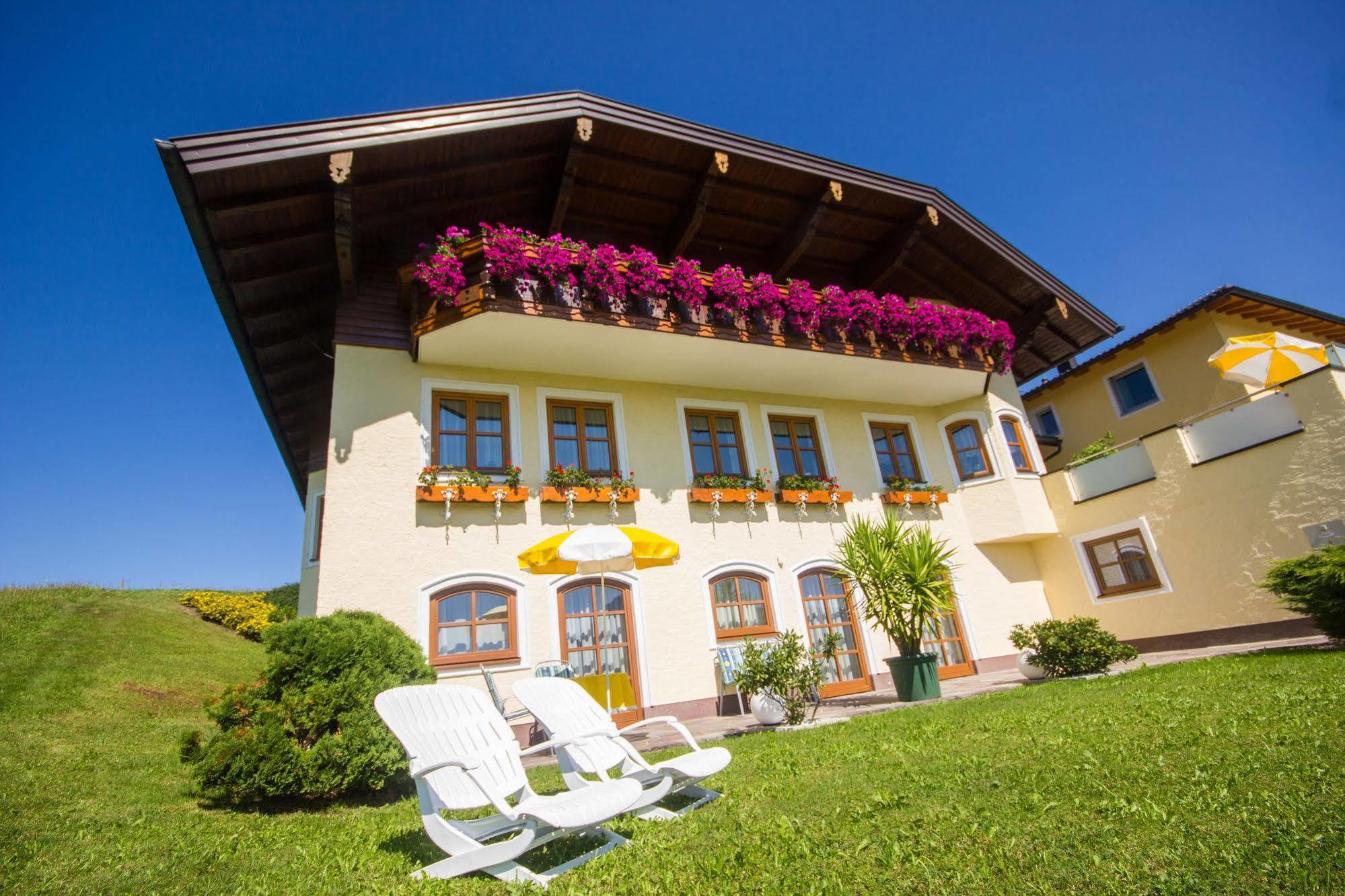 Gaestehaus Stabauer モントゼー エクステリア 写真